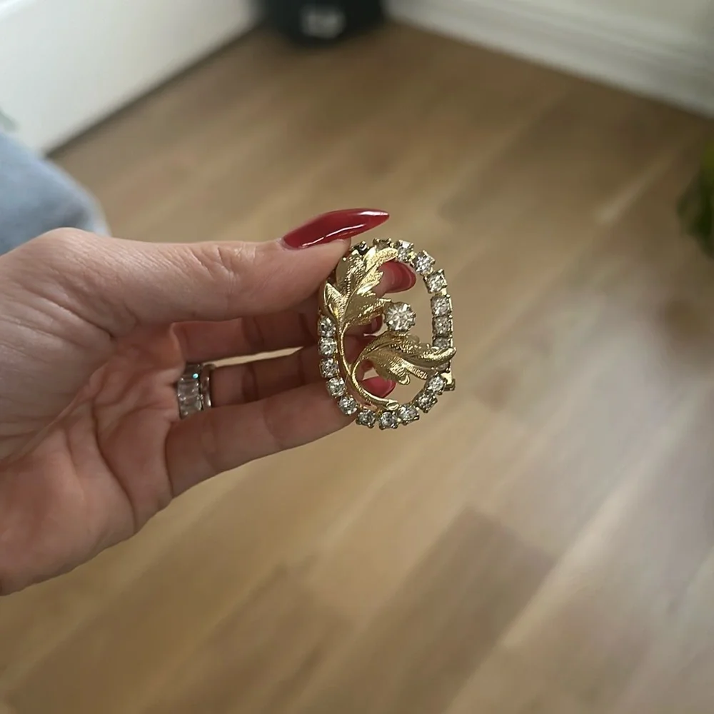 Vintage gold and diamond brooch